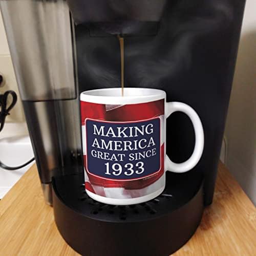 подаръци за 90-ия Рожден Ден На всички, които Правят Америка Велика От 1933 г. 11 грама Керамични Кафеена Чаша Флаг на