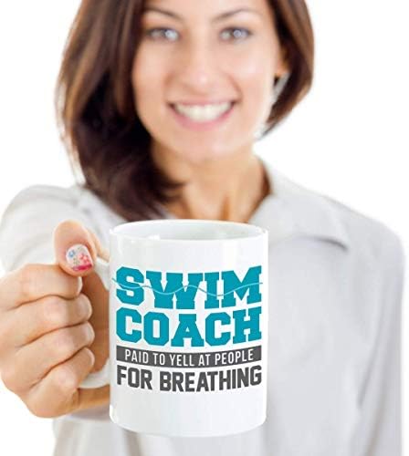 Треньор по плуване: Плащат За Това, да Крещи На Хората За Това, че Те Дишат! Забавна Чаша за кафе и Чай за състезания